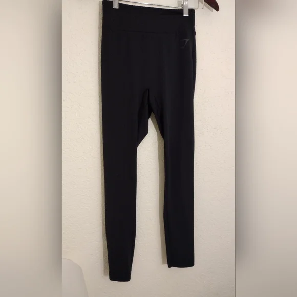 Gymshark Black Leggings With Scrunchy Bottom - Picture 3 of 6